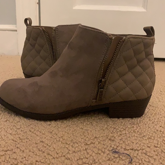 Girls booties - Picture 1 of 4